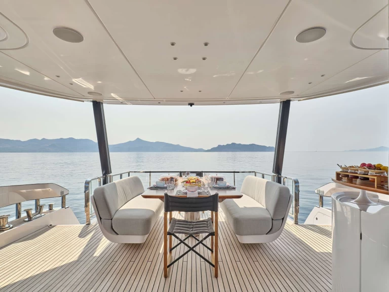 Luxury Yacht rental with or without captain Azimut Piraeus
