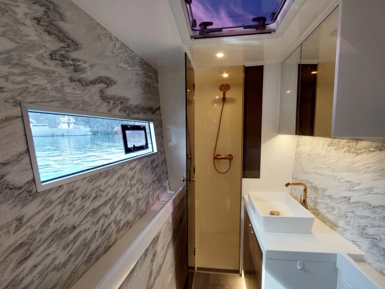 Bareboat Rental Motorboat Luna with a boat licence