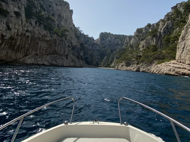 Motorboat for rent La Ciotat at the best price