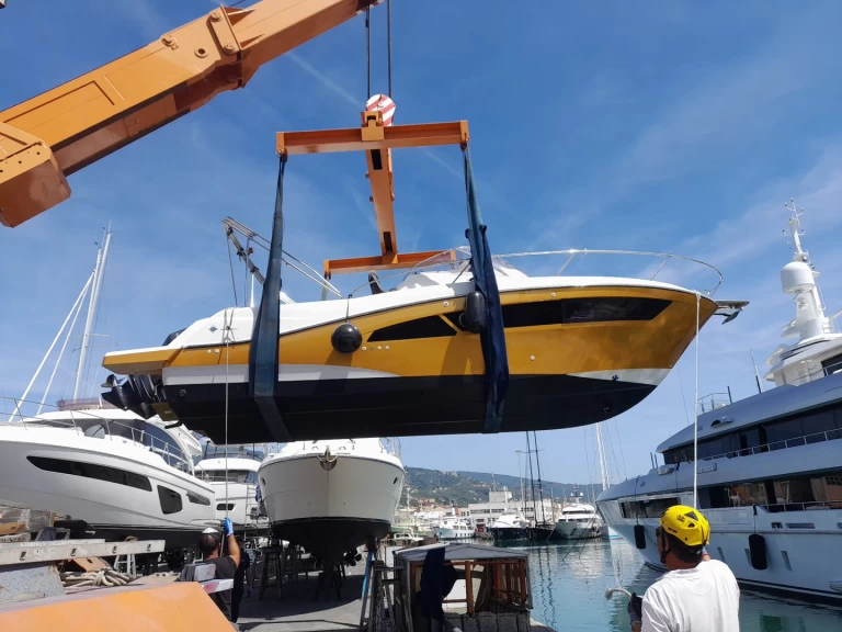 Motorboat rental in Genova - Jeanneau Cap Camarat 9.0 WA