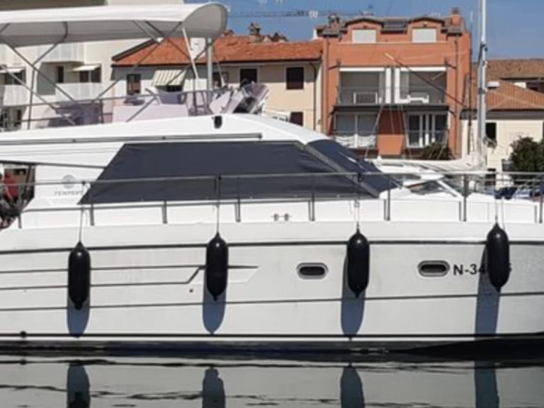 Raffaelli Tempest fly 43 in Siracusa on SamBoat
