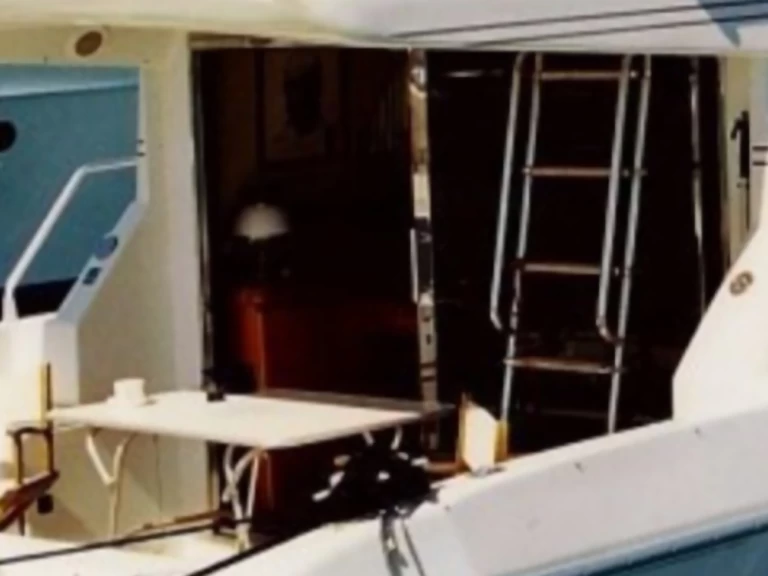 Rent a Raffaelli Tempest fly 43 Siracusa