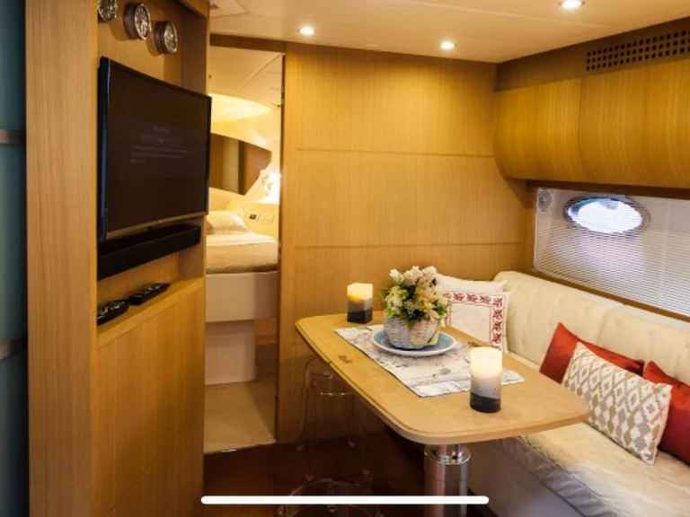 Boat rental Pershing Pershing 56 HT in Porto di Salerno on Samboat