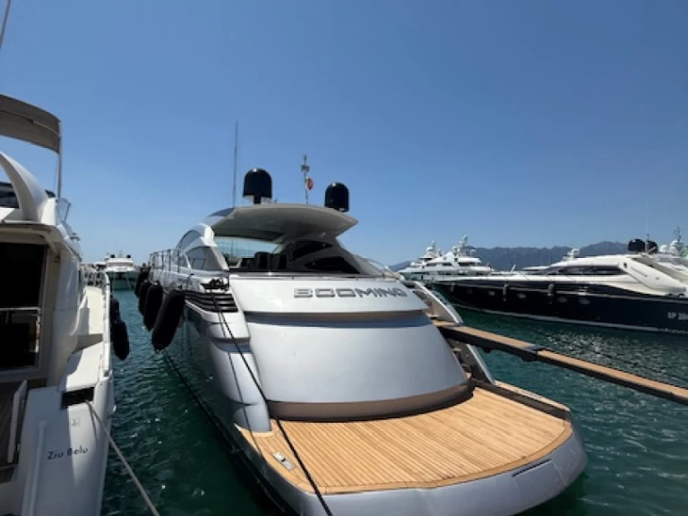 Luxury Yacht rental with or without captain Pershing Porto di Salerno