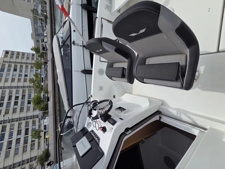 Motorboat rental in Toulon - Bénéteau Flyer Serie 8