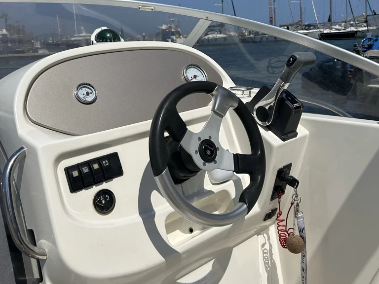Jeanneau Leader 625 in Barcelona on SamBoat