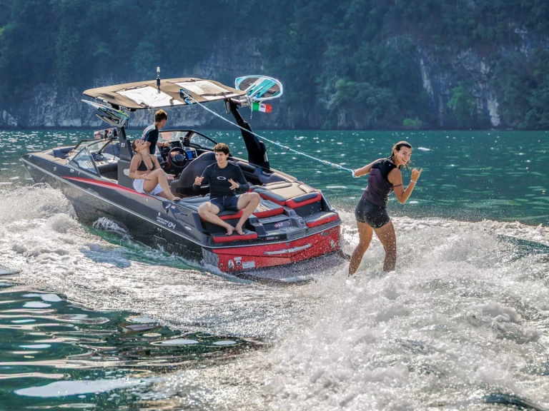 Bareboat Rental Motorboat Malibu with a boat licence