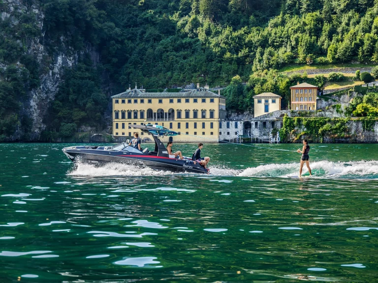 Motorboat for rent Como (City) at the best price