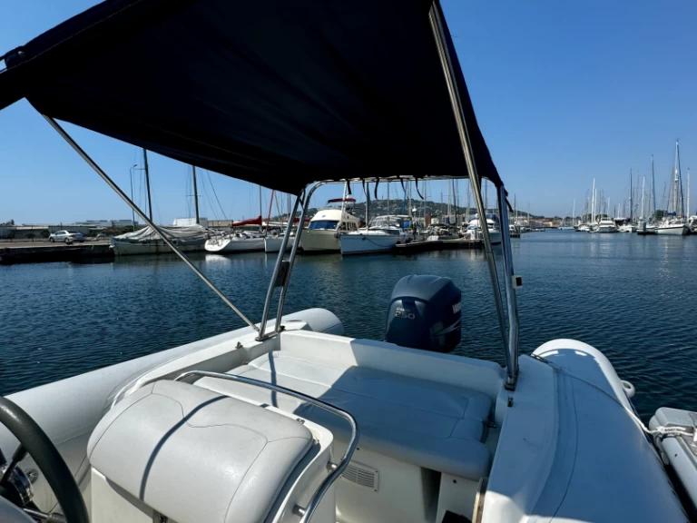 Boat rental Lomac Lomac 760 IN in Sète on Samboat