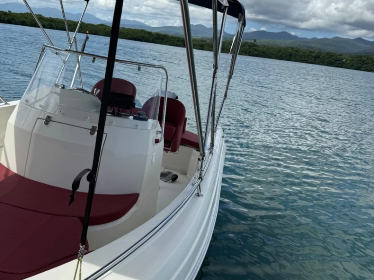 Bareboat Rental Motorboat Pacific Craft with a boat licence