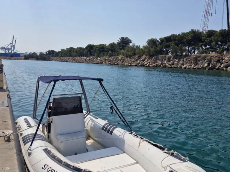 Bareboat Rental Motorboat SC with a boat licence