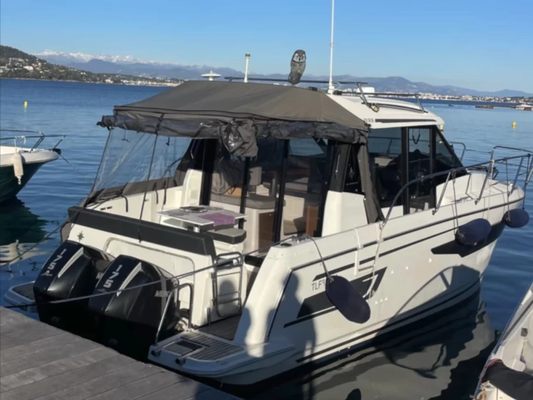 Motorboat rental with or without captain Jeanneau Mandelieu-la-Napoule