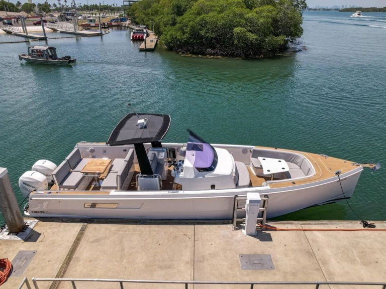 Boat rental Pardo Yachts 36 in Golfe-Juan on Samboat