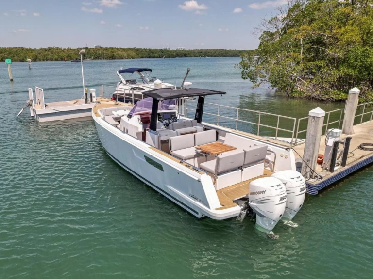 Motorboat rental in Golfe-Juan - Pardo Yachts 36