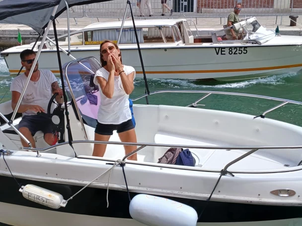 Motorboat for rent Venice at the best price
