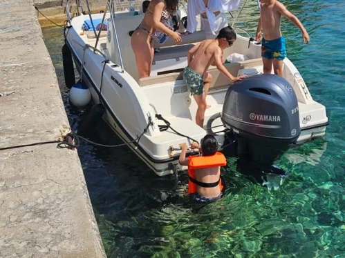 Motorboat rental with or without captain Quicksilver Luka Sukošan