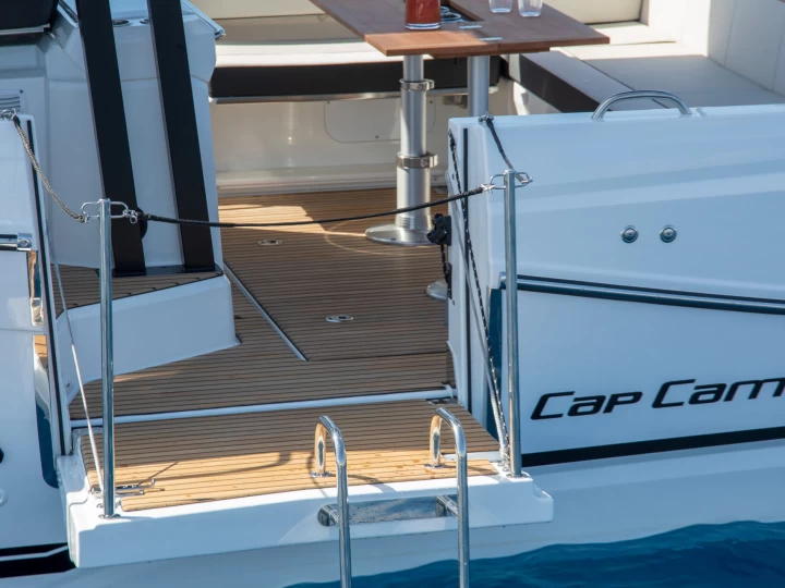 Motorboat rental with or without captain Jeanneau Roses