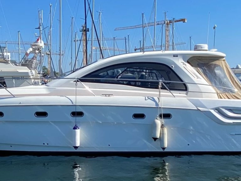 Bareboat Rental Luxury Yacht Bavaria with a boat licence