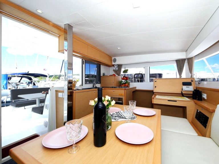 Lagoon Lagoon 39 in Néa Péramos on SamBoat