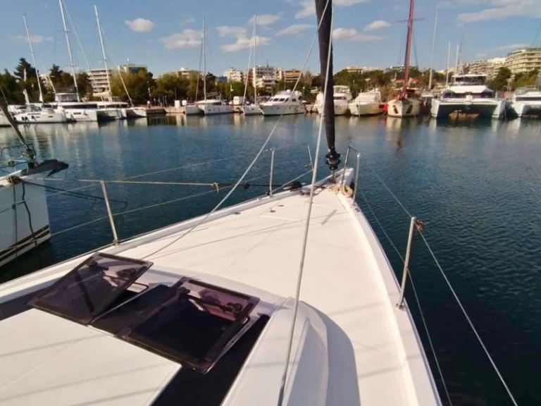Rent a Bénéteau Oceanis 46.1 Alimos
