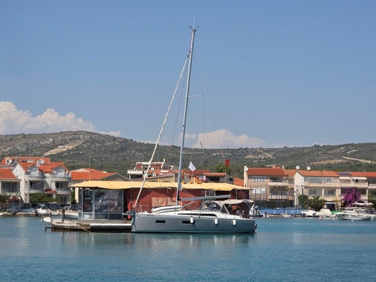 Sailboat for rent Rogoznica at the best price