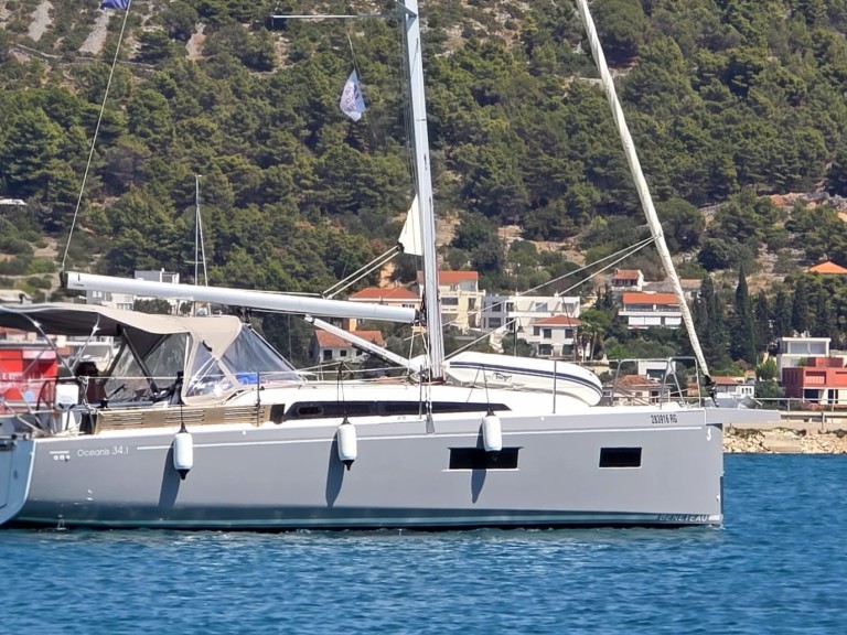 Bénéteau Oceanis 34.1 in Rogoznica on SamBoat