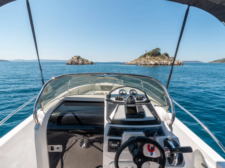 Boat rental  Voyager 21 in Trogir on Samboat