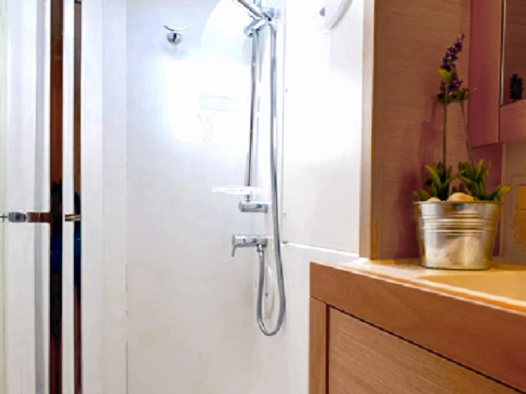 Yacht charter Néa Péramos cheap Lagoon 39