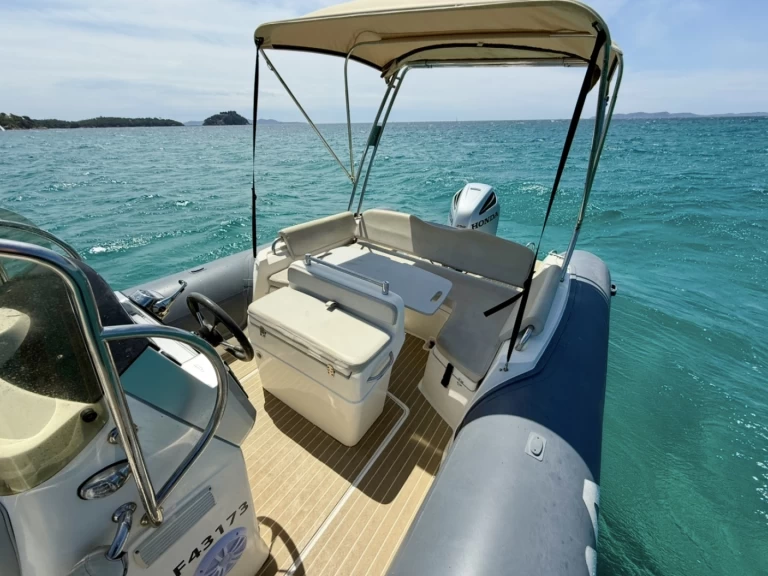 Yacht charter Hyères cheap Sport 26 GT