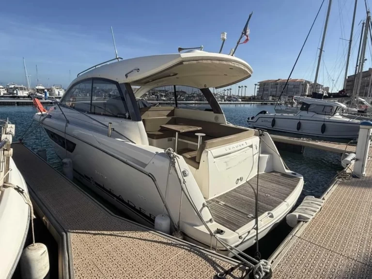 Motorboat rental in Hyères - Jeanneau Leader 9