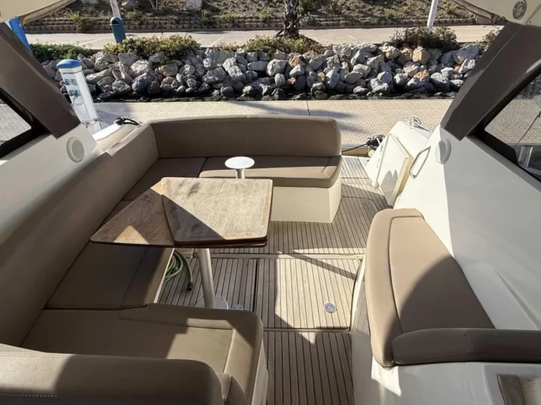 Motorboat rental with or without captain Jeanneau Hyères