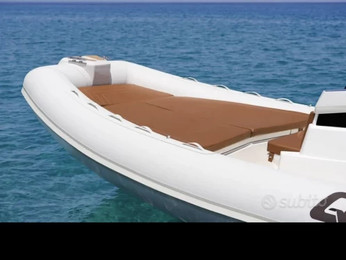 Rent a Qmax 26 Juniorboat  Vulcano