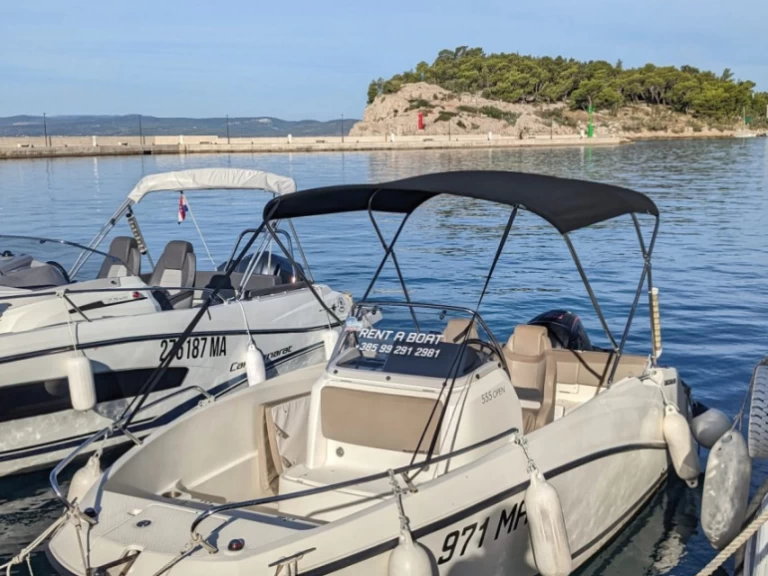 Yacht charter Vela Luka cheap Activ 555 Open
