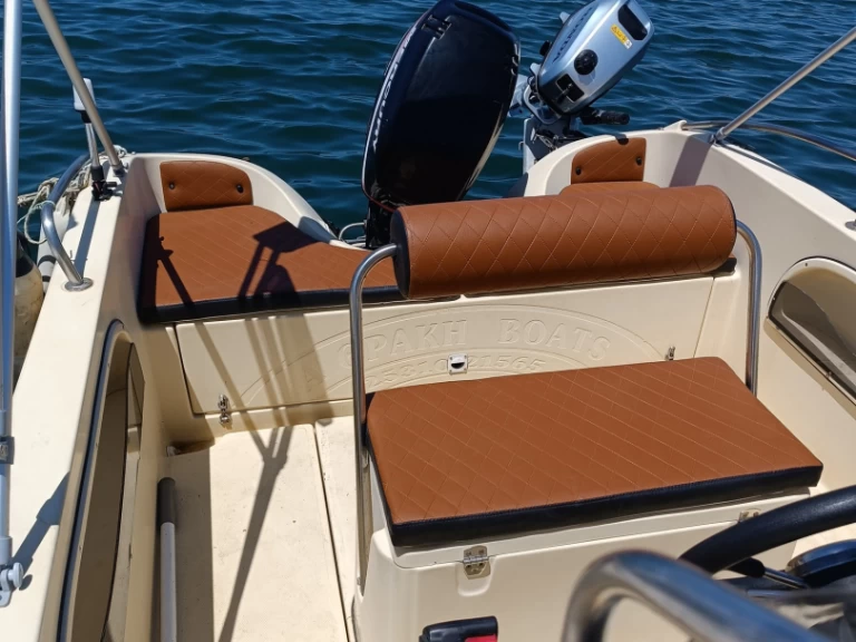 Motorboat rental with or without captain Athrakiboats Néa Moudhaniá