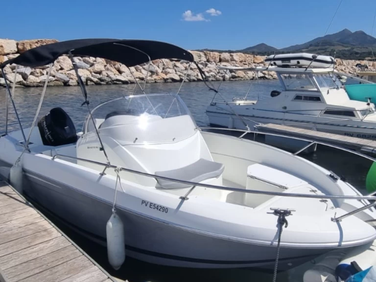 Motorboat for rent Argelès-sur-Mer at the best price