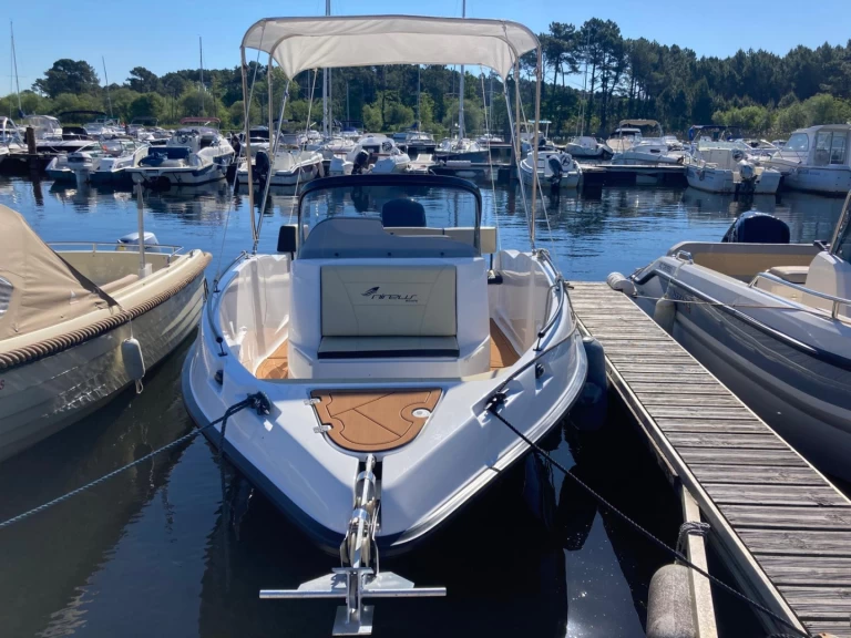 Motorboat for rent Sanguinet at the best price