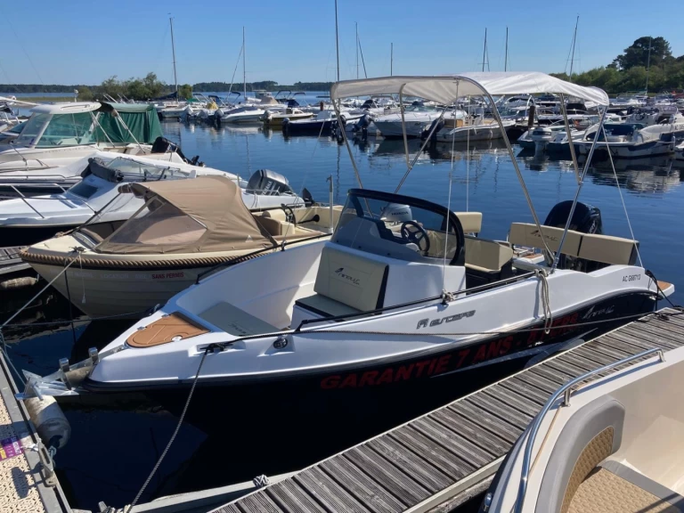 Nireus 53 Escape charter bareboat or captained in  Sanguinet