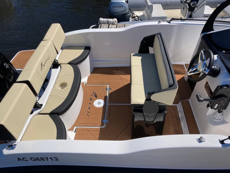 Rent a Nireus 53 Escape Sanguinet