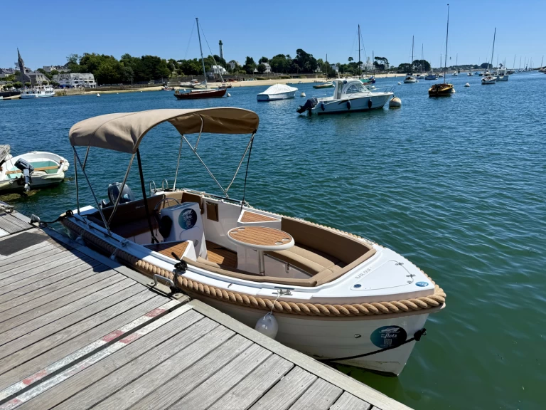 Boat rental Silver Yacht Silver 495 in Combrit on Samboat