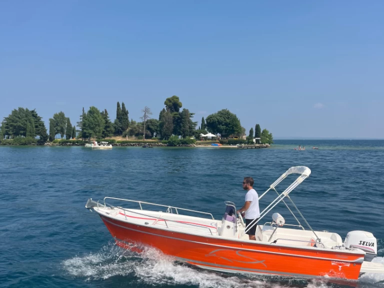 Motorboat for rent Manerba del Garda at the best price