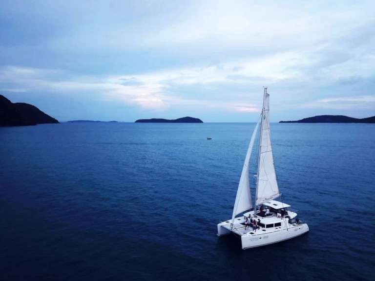 Boat rental Lagoon Lagoon 450 F in Ao Chalong on Samboat