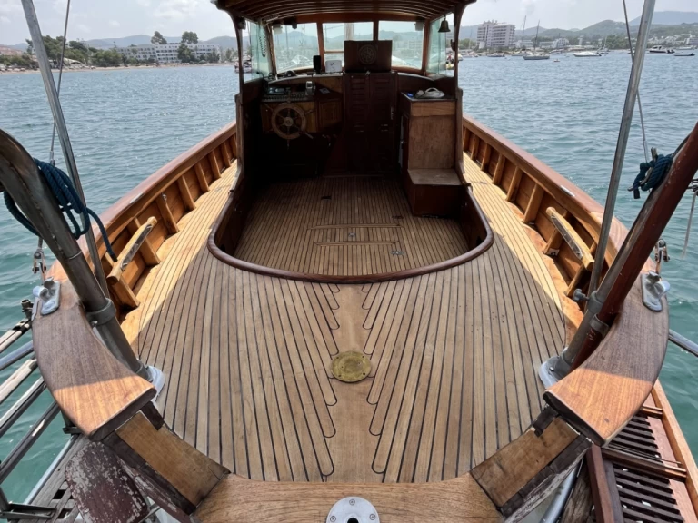 Yacht charter Sant Antoni de Portmany cheap Motoverelo