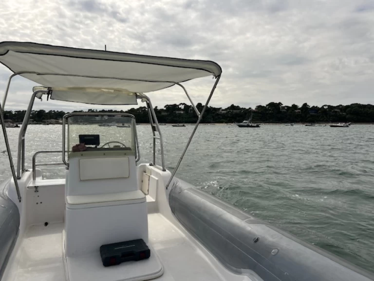 Sacs Sacs S 750 Madras charter bareboat or captained in  Lège-Cap-Ferret