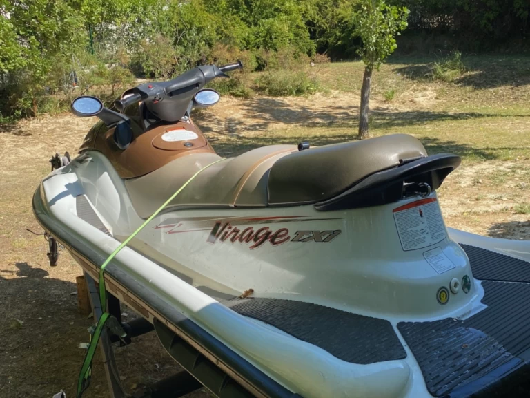 Boat rental Polaris VIRAGE TXI in Aix-en-Provence on Samboat