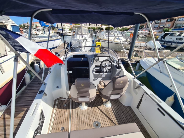 Motorboat rental in Saint-Cyprien - Jeanneau Cap camarat 6.5 wa s2