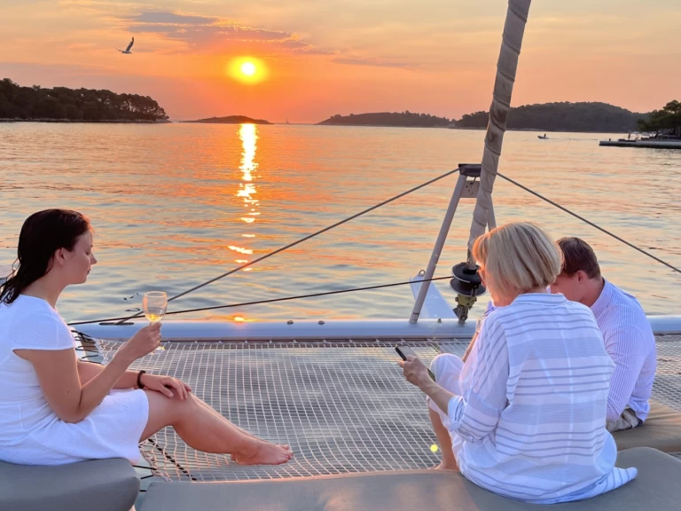 Yacht charter Port-de-Bouc cheap Helia 44