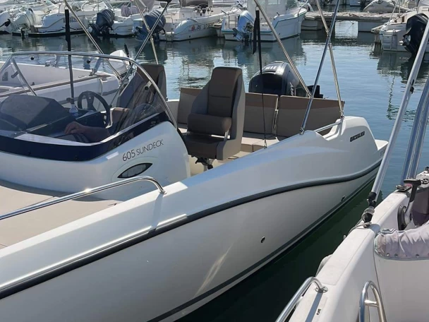 Quicksilver Activ 605 Sundeck charter bareboat or captained in  Argelès-sur-Mer