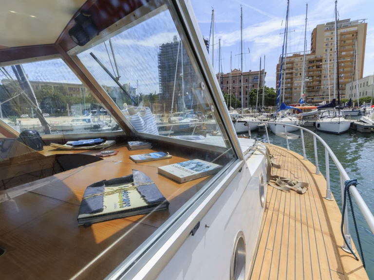 Yacht charter Cagliari Port cheap STELVIO CS287/D