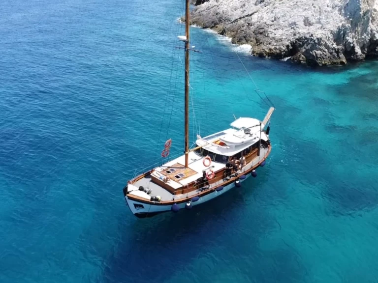 Bareboat Rental Sailboat Traditional with a boat licence