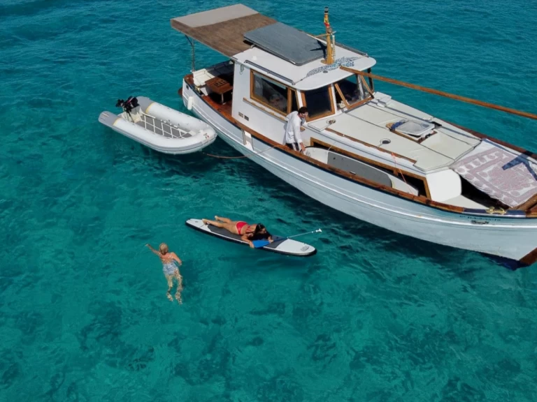 Motorboat rental in La Savina - Madera Clásico Estilo Llaut